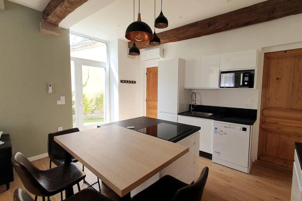 Classe 4 Etoiles - Cybele - Centre Ville 2 Chambres, Cour Privative Et Garage Виен Екстериор снимка