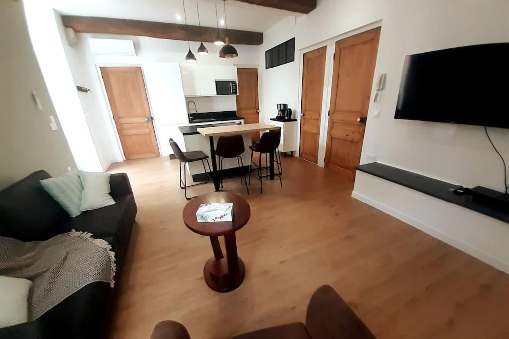 Classe 4 Etoiles - Cybele - Centre Ville 2 Chambres, Cour Privative Et Garage Виен Екстериор снимка