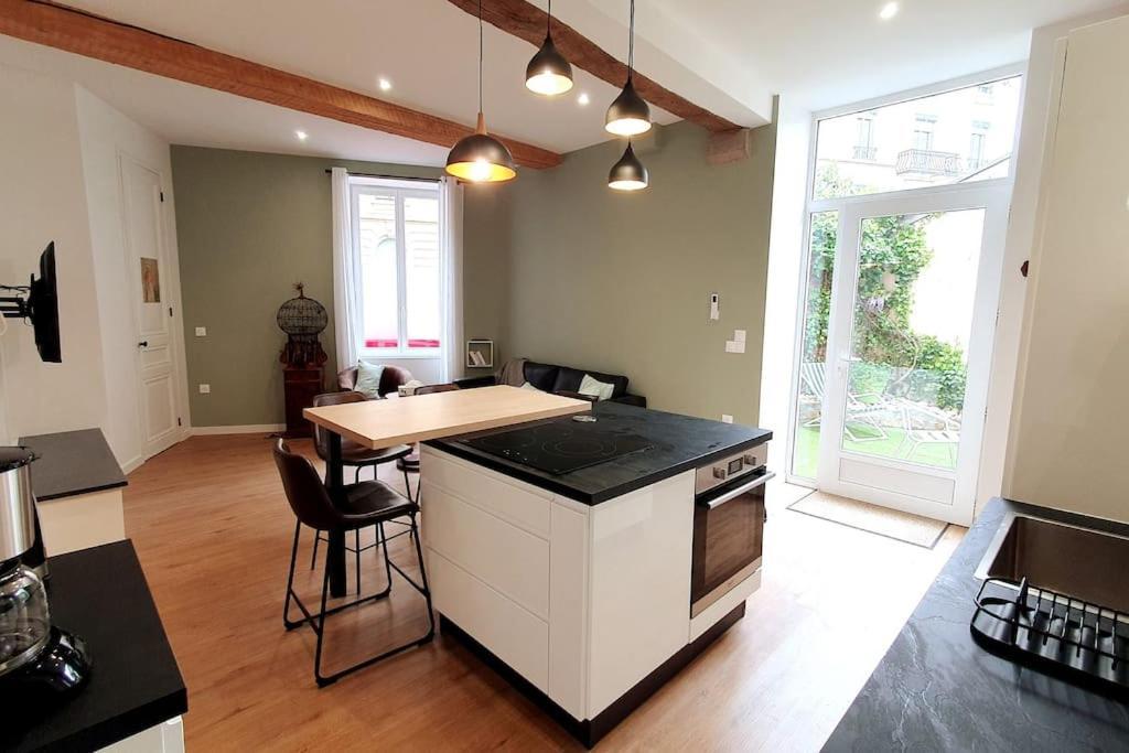 Classe 4 Etoiles - Cybele - Centre Ville 2 Chambres, Cour Privative Et Garage Виен Екстериор снимка