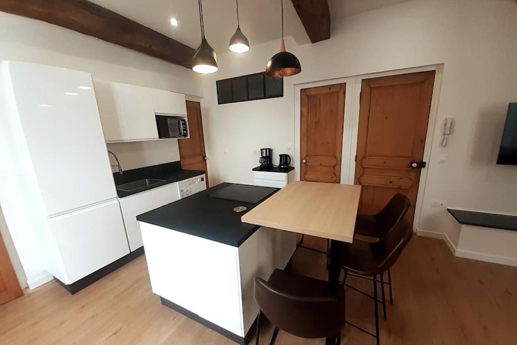 Classe 4 Etoiles - Cybele - Centre Ville 2 Chambres, Cour Privative Et Garage Виен Екстериор снимка