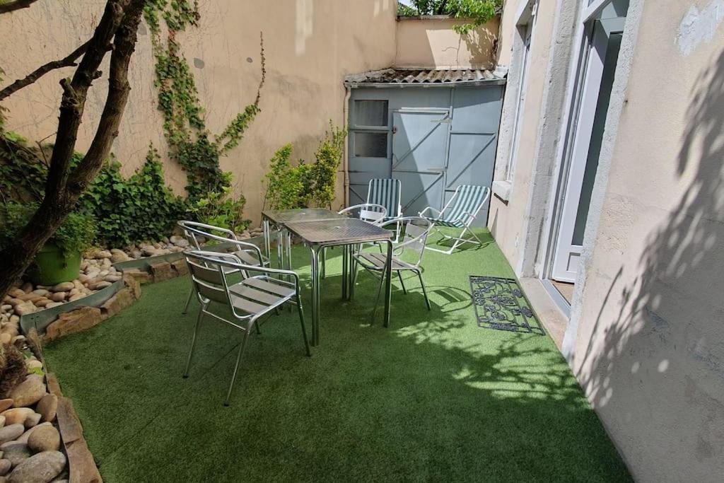 Classe 4 Etoiles - Cybele - Centre Ville 2 Chambres, Cour Privative Et Garage Виен Екстериор снимка